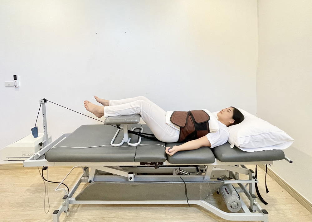 Neck/ Back Traction Machine  My Physio by Kanitta Clinic